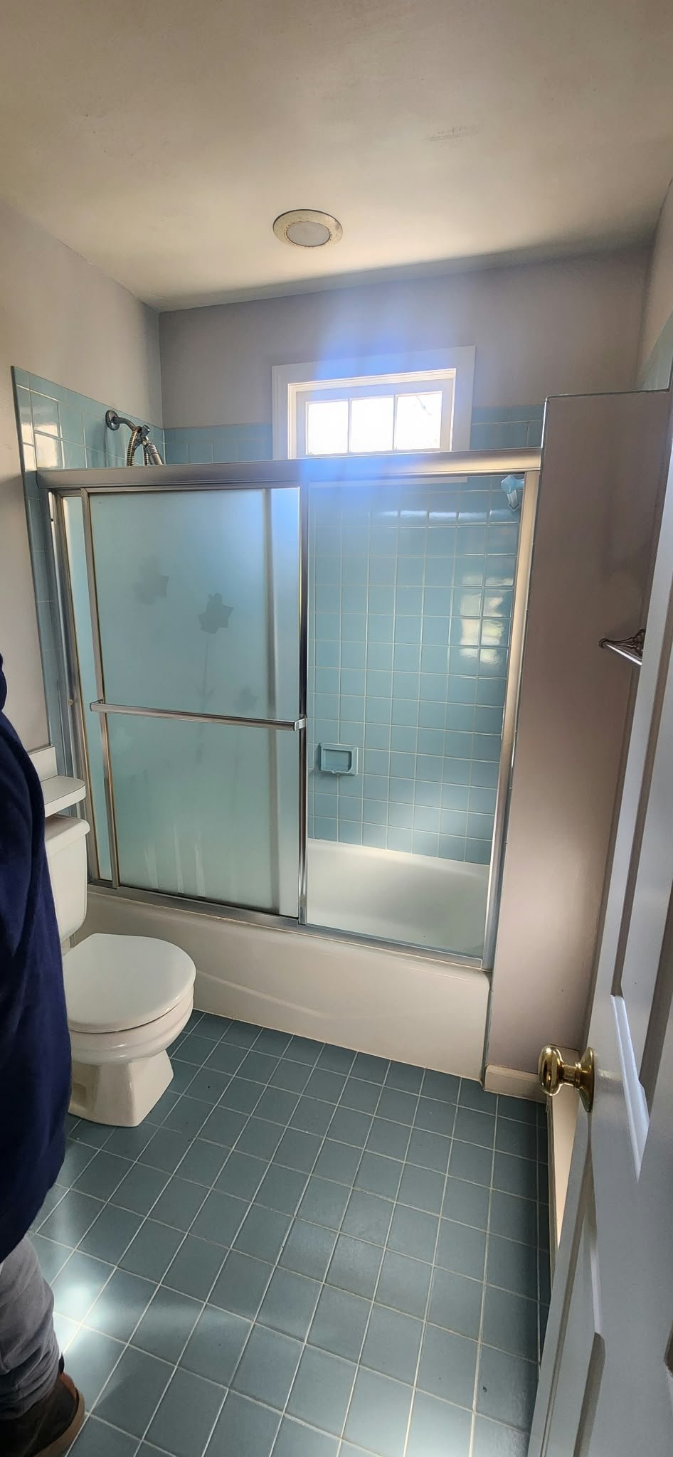 Tub and tile refresh, before